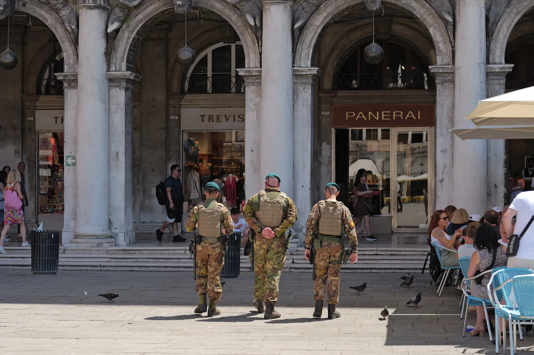 Військові офіцери на площі Святого Марка у Венеції в п'ятницю.